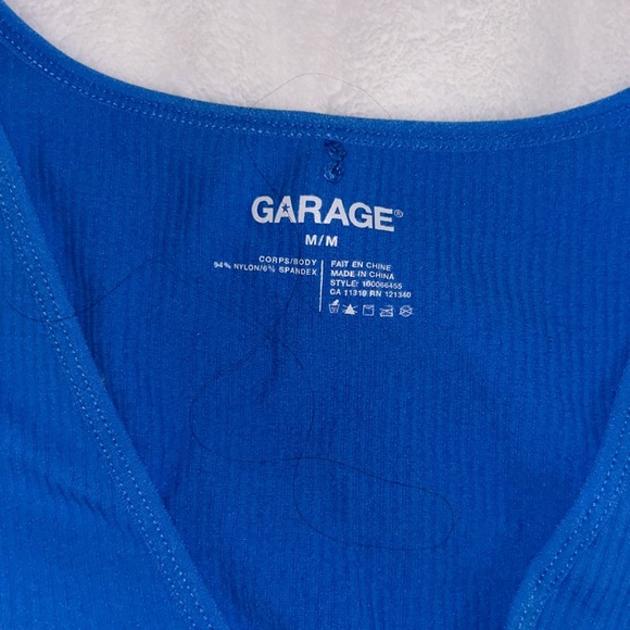Garage seamless v-neck cropped tshirt - Picture 3 of 3
